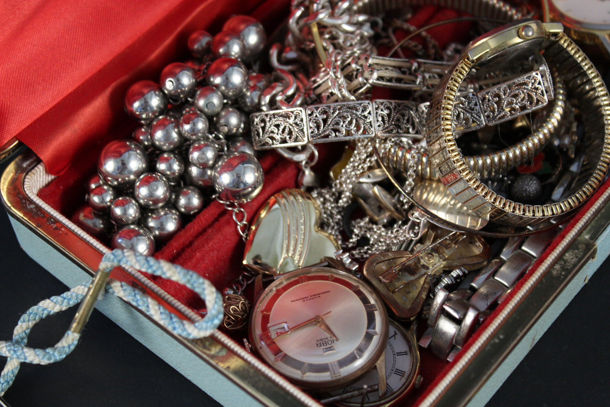 A small jewellery box and contents including a silver necklace, - Image 2 of 3