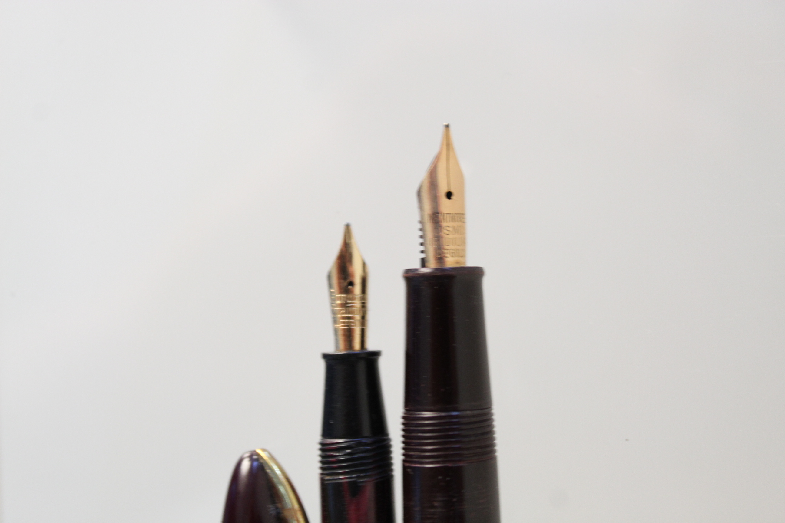 A Conway Stewart Dinkie 550 ink pen together with a Menthore Paramount pen, - Image 4 of 4