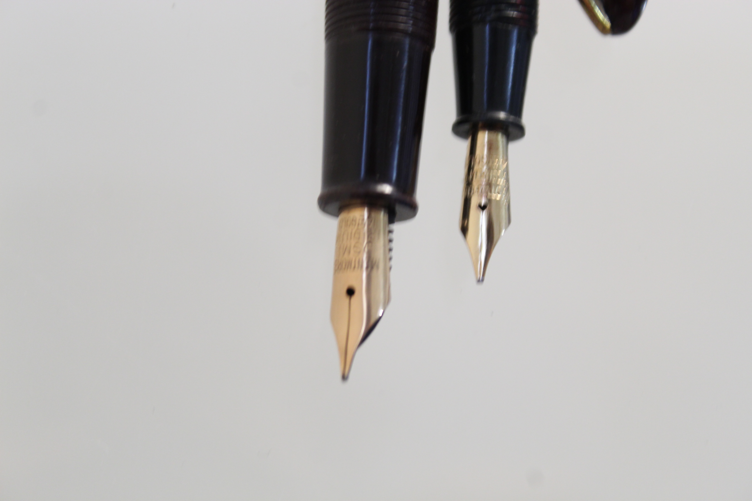 A Conway Stewart Dinkie 550 ink pen together with a Menthore Paramount pen, - Image 3 of 4