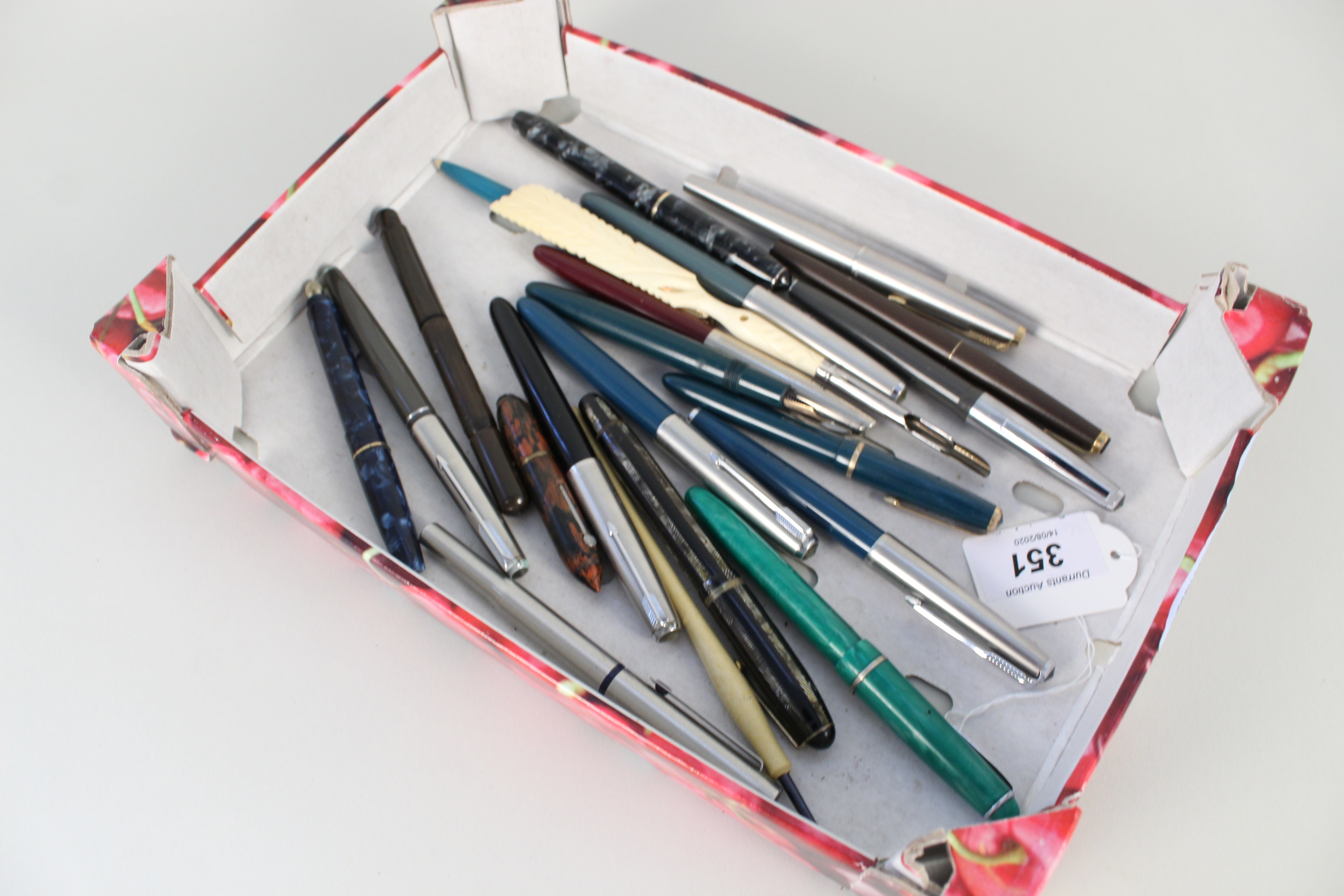 A tray of various unmarked vintage ink pens