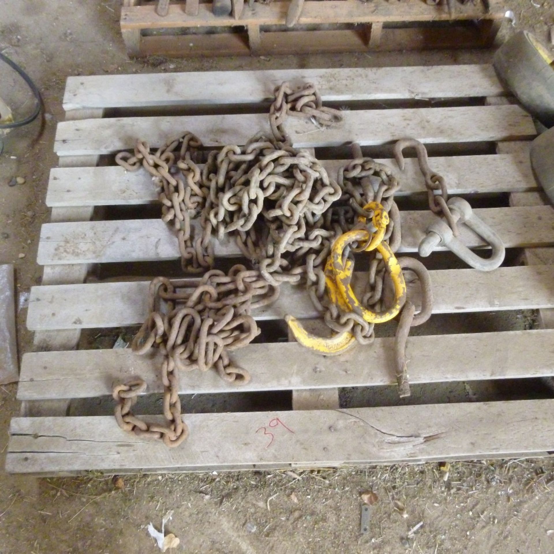 Pallet of chains