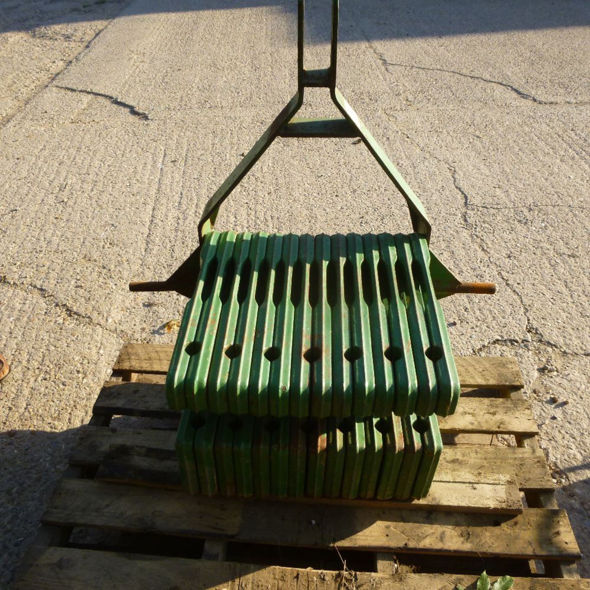 Set John Deere wafer weights 14x50kg mounted on A Frame - Bild 2 aus 2