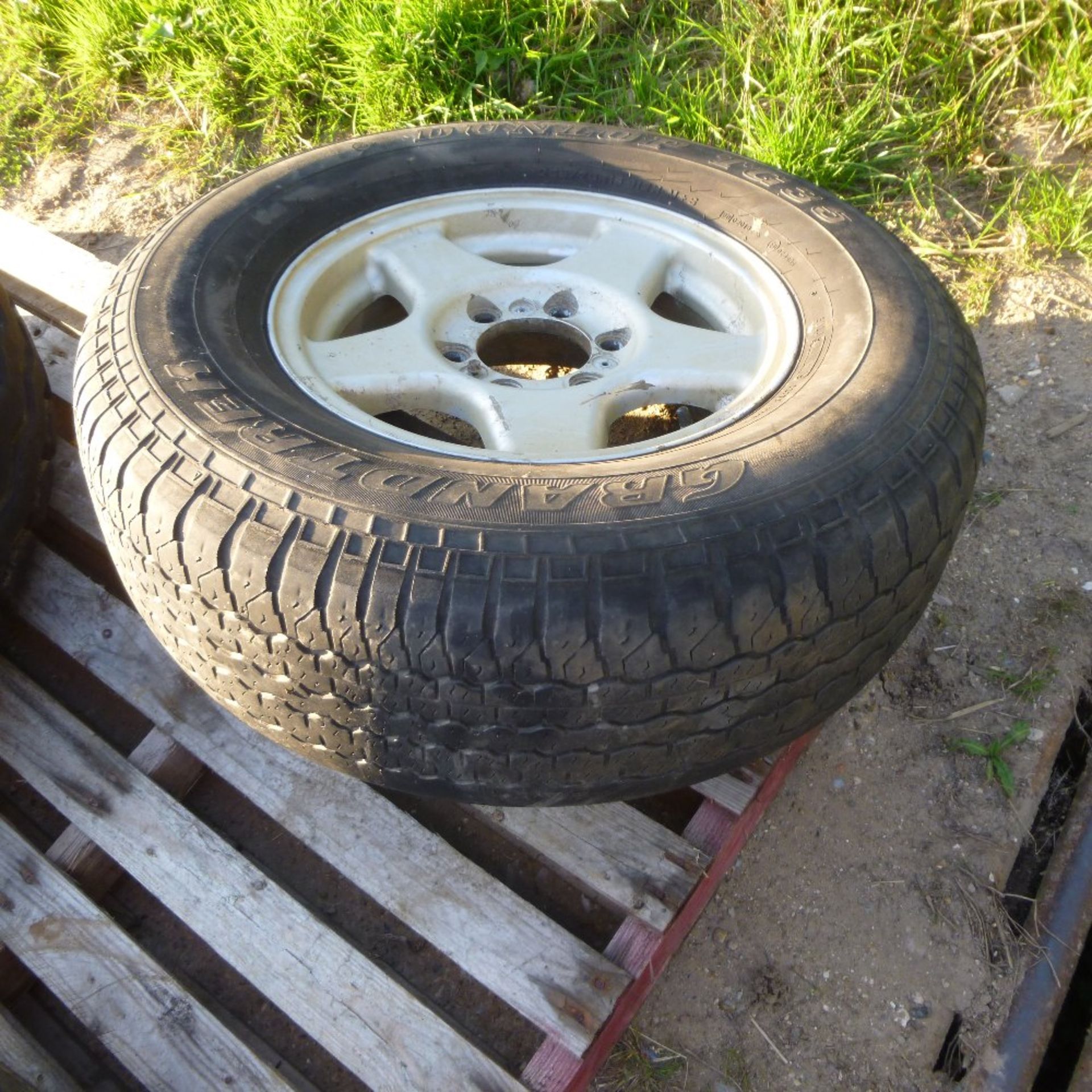 265/70 R 16 Alloy Wheel and part worn tyre from a 4x4