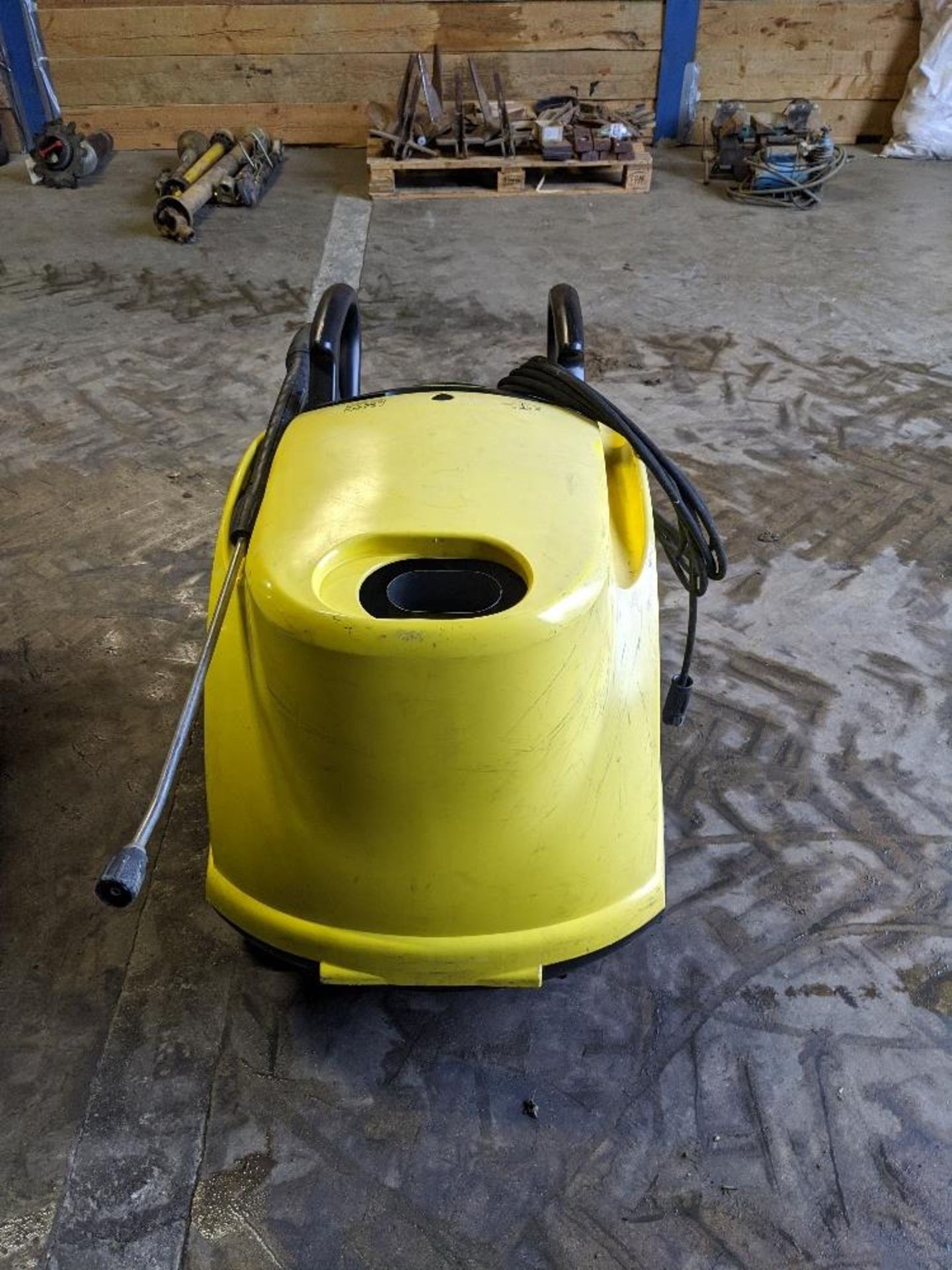 Karcher HDS 601 C Hot water pressure washer. No VAT on this item. - Image 2 of 3