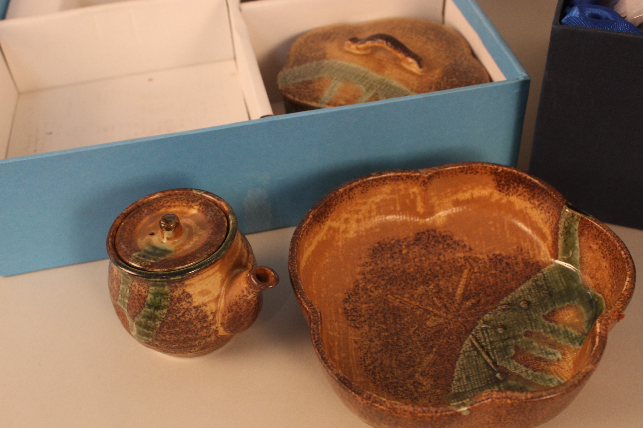 A boxed Chinese style ceramic set, pair of boxed 2010 short horn conference whisky tumblers, - Image 3 of 5