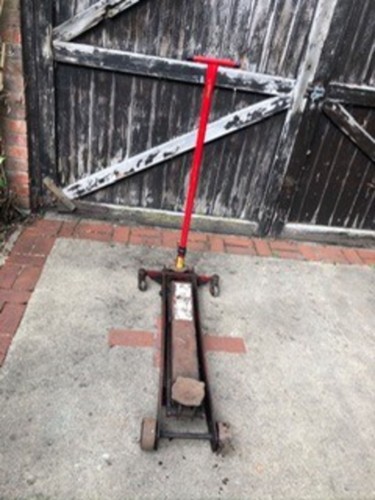 Trolley jack, red. Stored near Gorleston, Norfolk No VAT on this item.