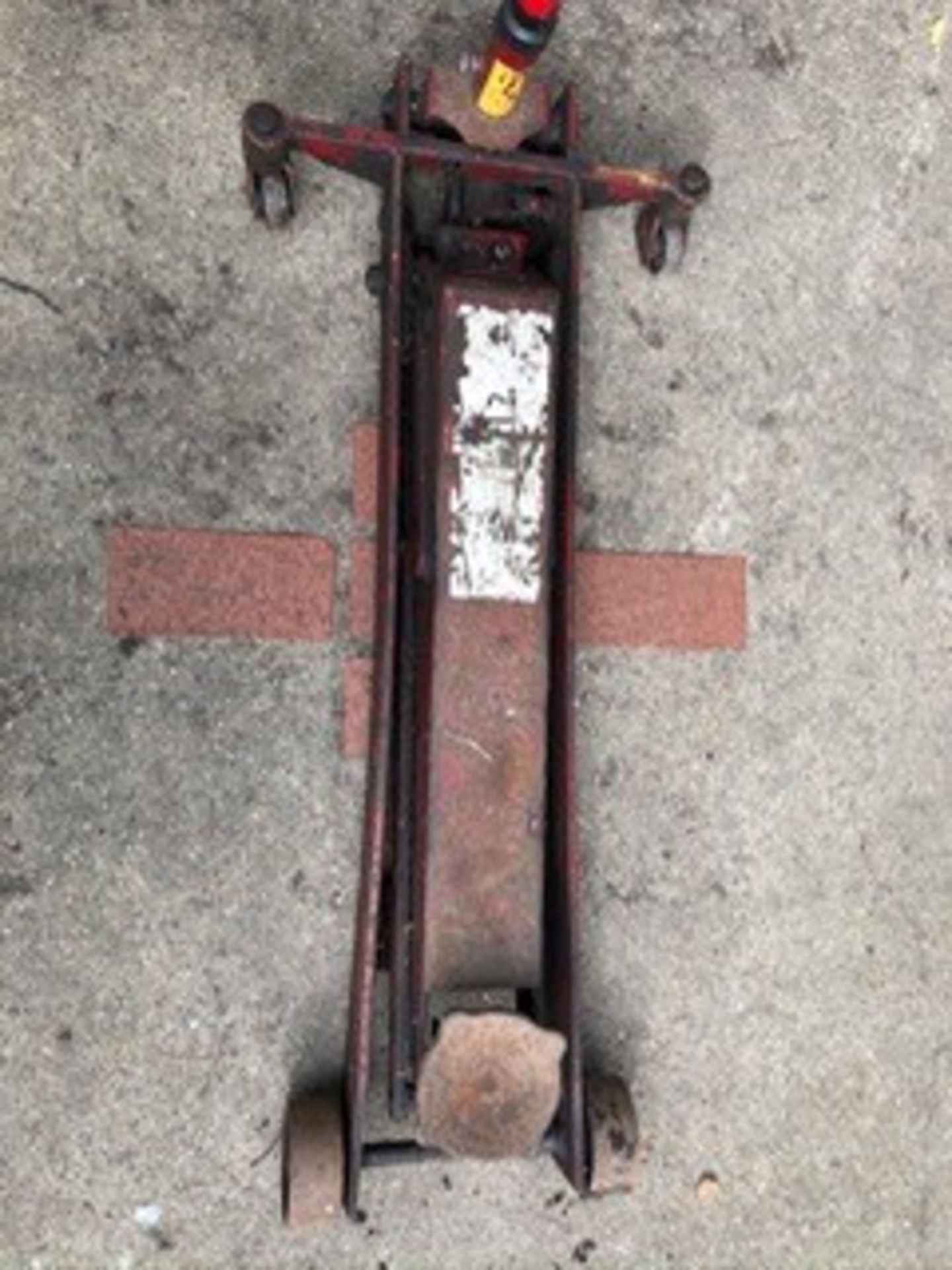 Trolley jack, red. Stored near Gorleston, Norfolk No VAT on this item. - Image 2 of 2