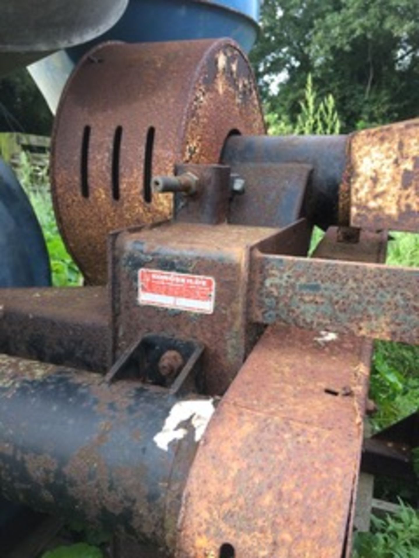 Grain blower (been in dry storage for 10 years and coupling still turns) comes with various pipes. - Image 3 of 6