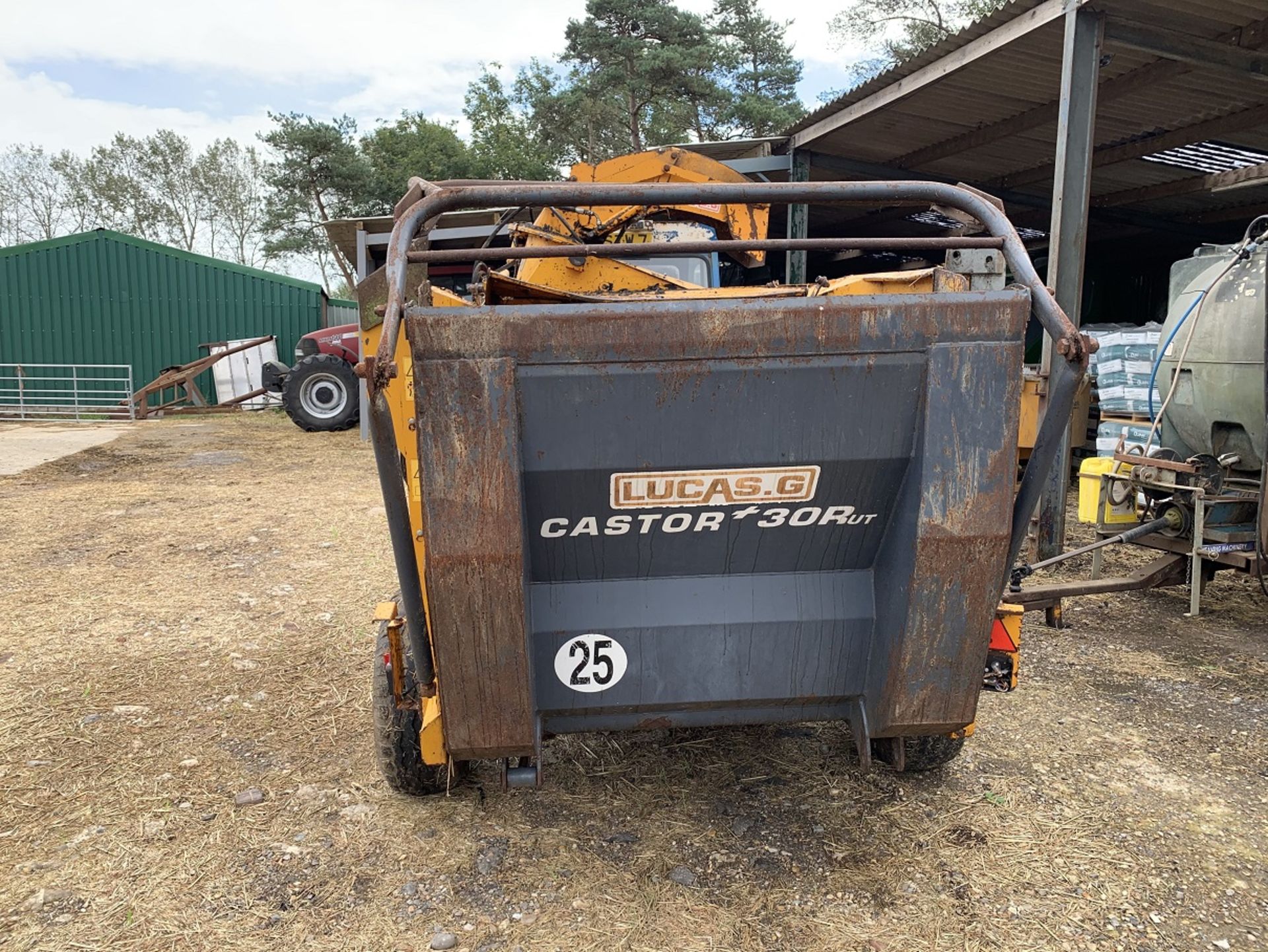 Lucas G Castor 30RUT Straw Chopper Blower Self Loading, Cable controlled Located near Beccles, - Image 4 of 5