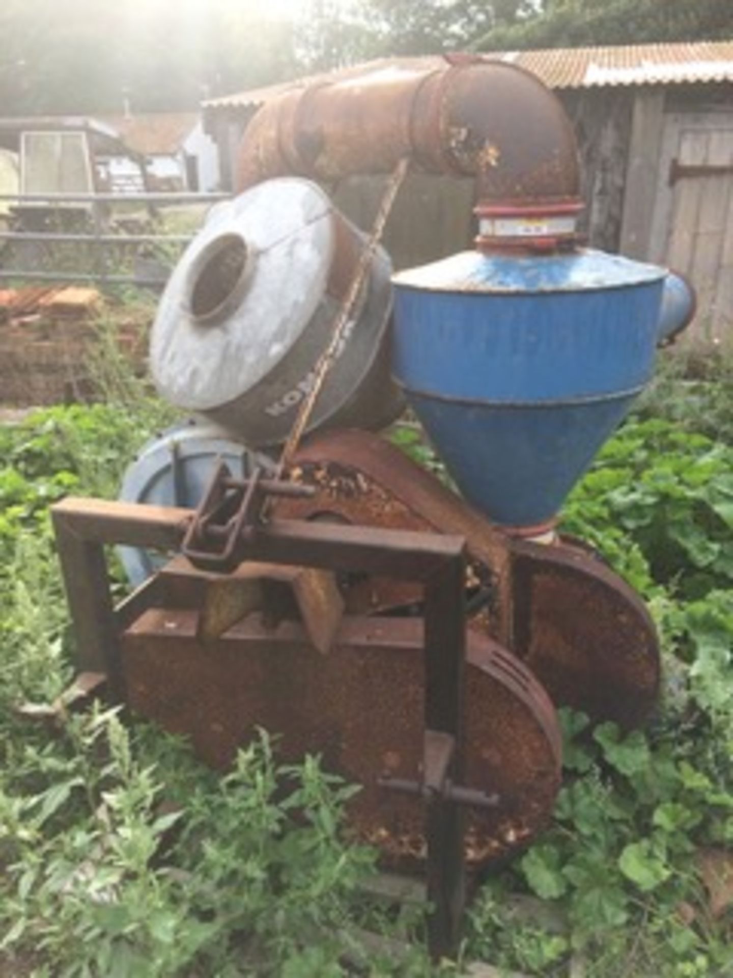 Grain blower (been in dry storage for 10 years and coupling still turns) comes with various pipes. - Image 2 of 6