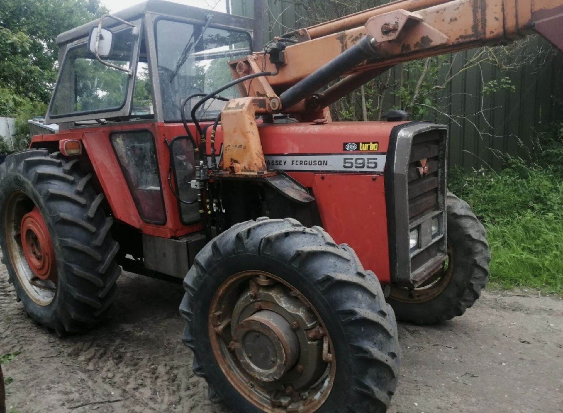 Massey 595 4x4 turbo. Has had a new water pump. Back tyres are good front ones are worn. - Image 6 of 12