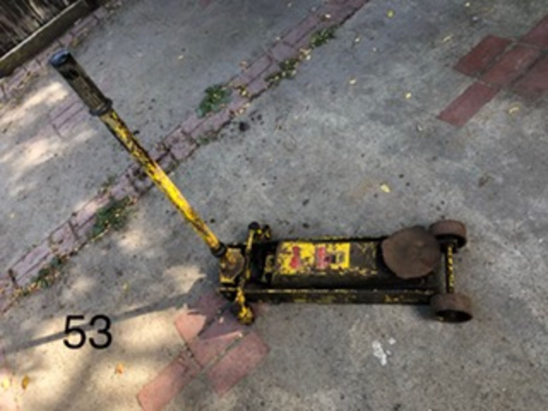 Trolley jack, yellow. Stored near Gorleston, Norfolk No VAT on this item.