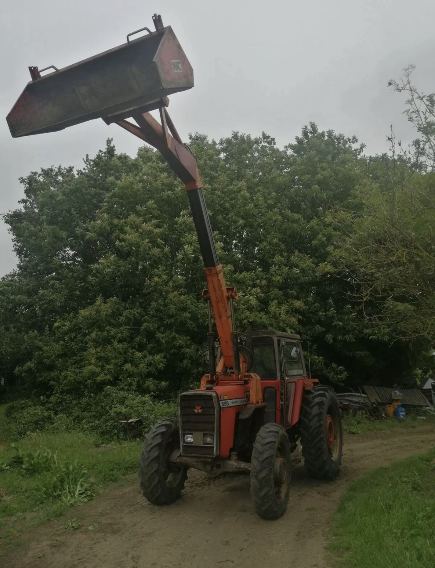 Massey 595 4x4 turbo. Has had a new water pump. Back tyres are good front ones are worn. - Image 4 of 12