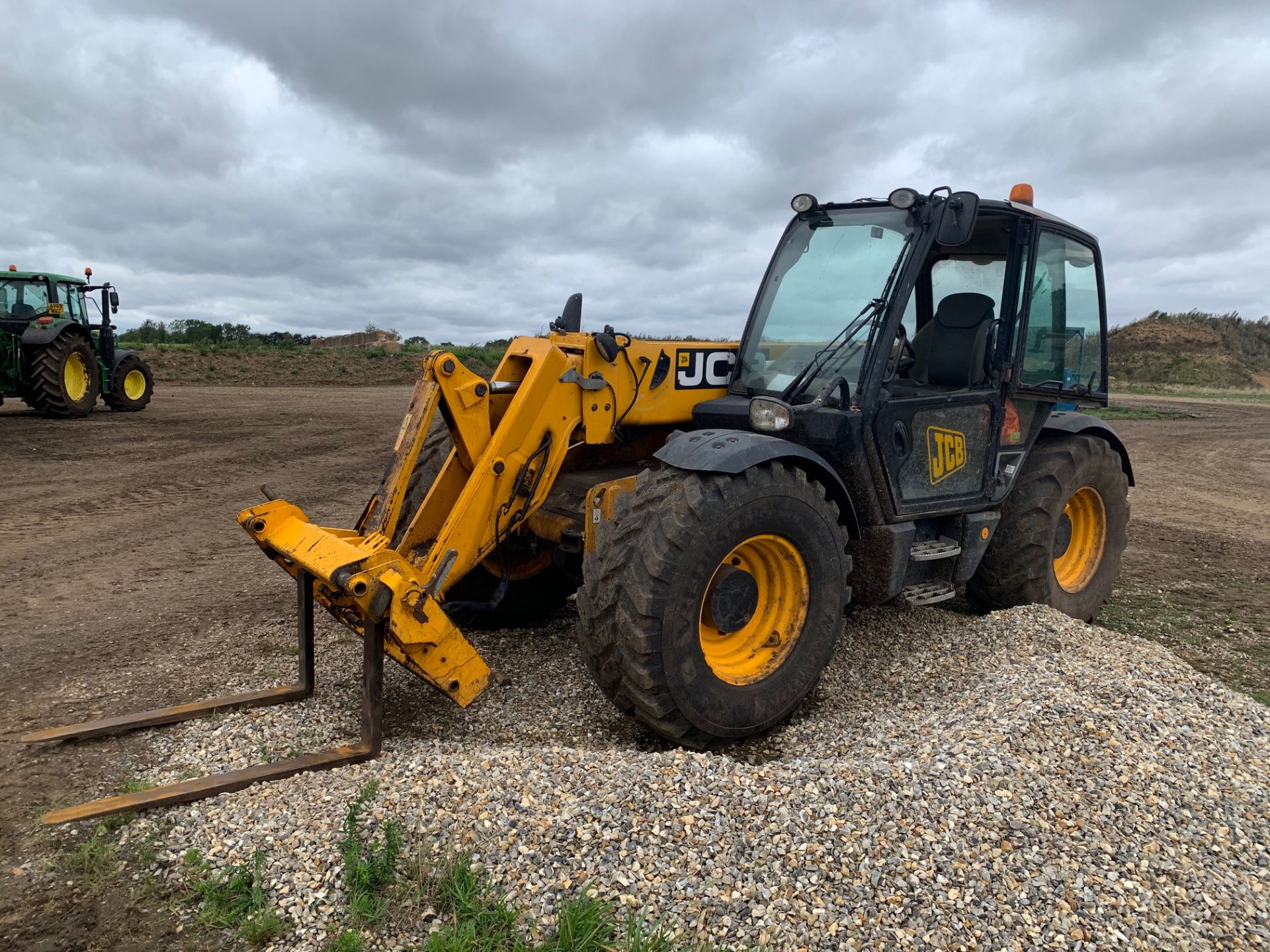 JCB 541-70 Agri Super Telehandler (2011) Reg AU11 GKP - 8289 hours, Tyres- 500/70R24. - Image 2 of 3