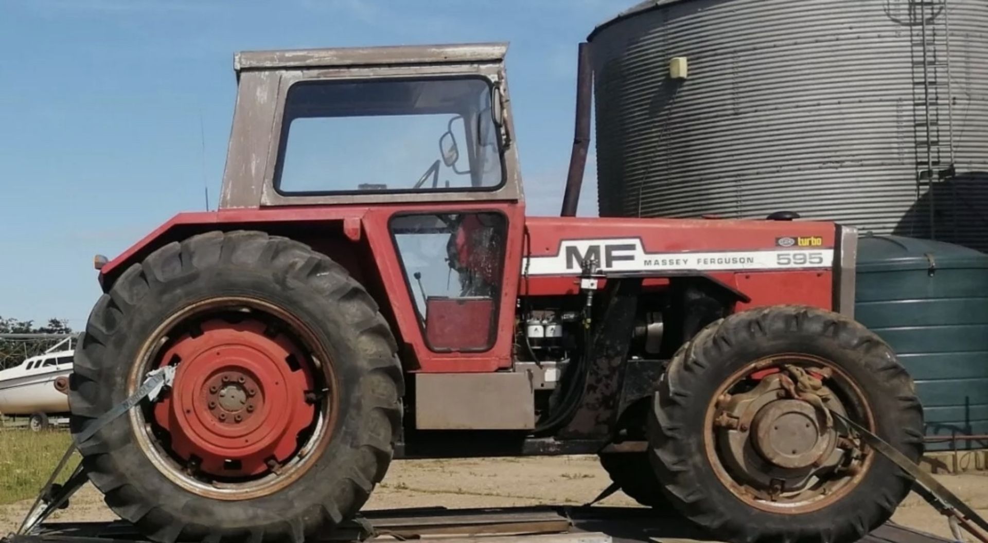 Massey 595 4x4 turbo. Has had a new water pump. Back tyres are good front ones are worn. - Image 2 of 12