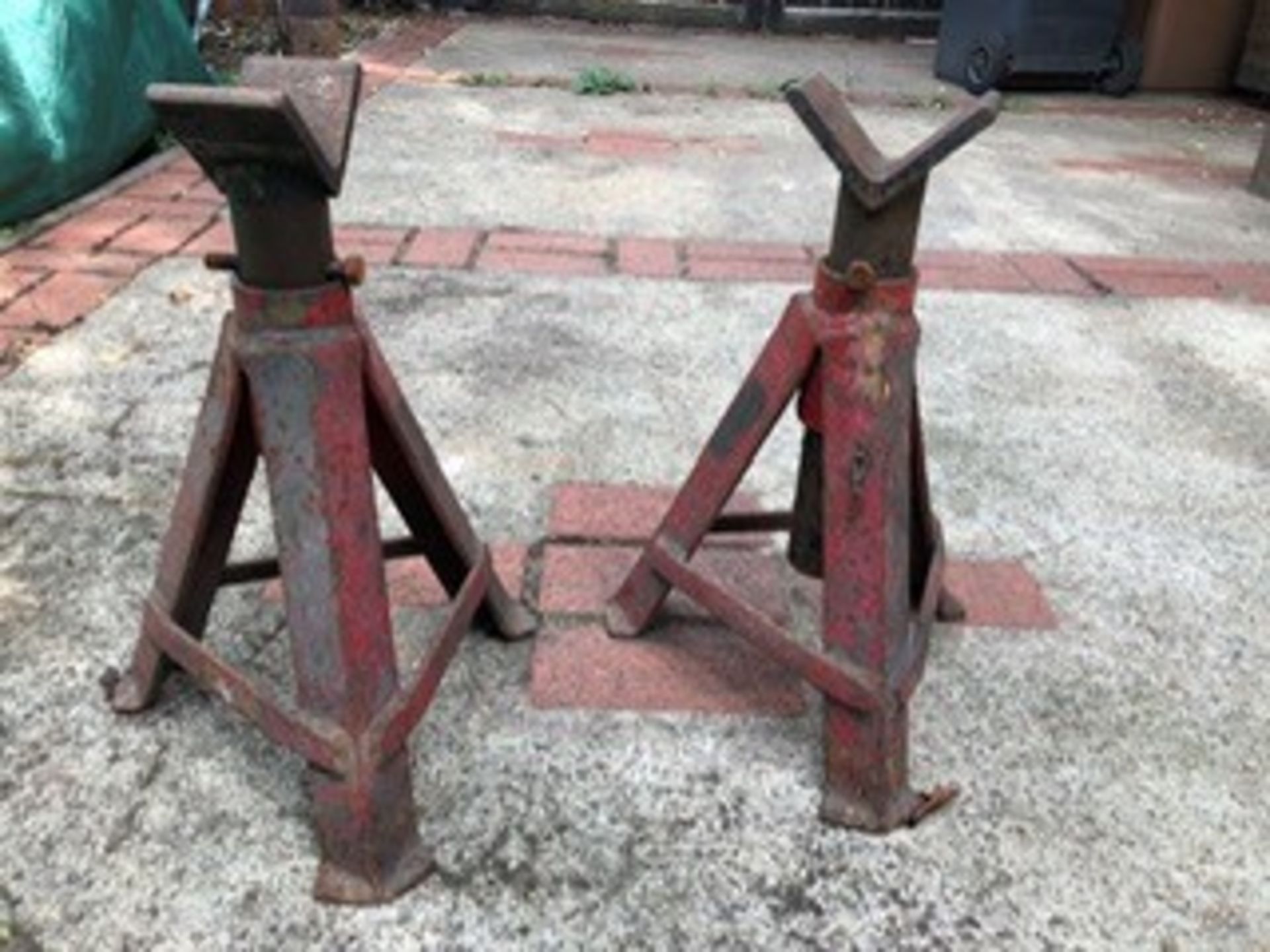 3 Pairs axle stands. Stored near Gorleston, Norfolk No VAT on this item. - Image 2 of 3