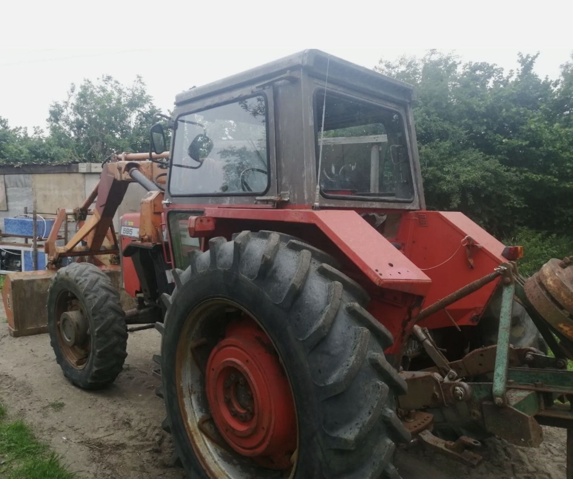 Massey 595 4x4 turbo. Has had a new water pump. Back tyres are good front ones are worn. - Image 10 of 12