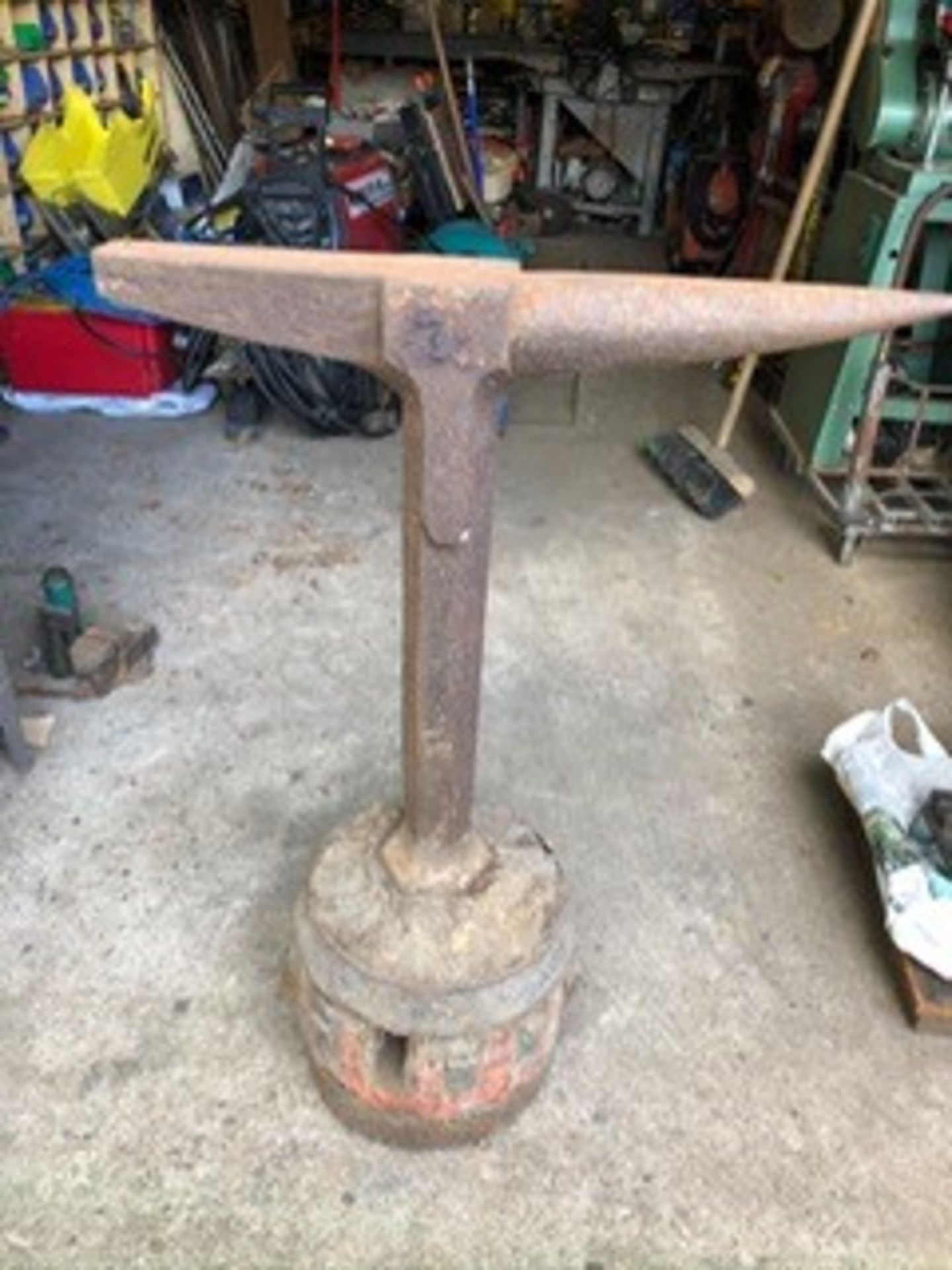 Anvil, 1 x tall. L 25.2 x W 4 x H 34.