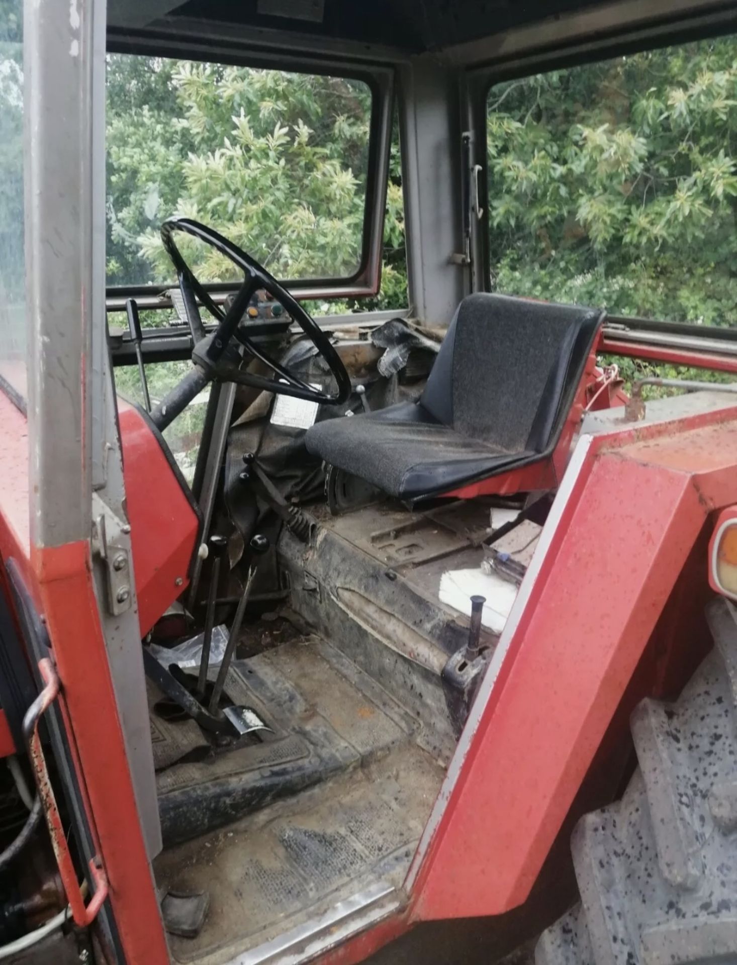 Massey 595 4x4 turbo. Has had a new water pump. Back tyres are good front ones are worn. - Image 8 of 12