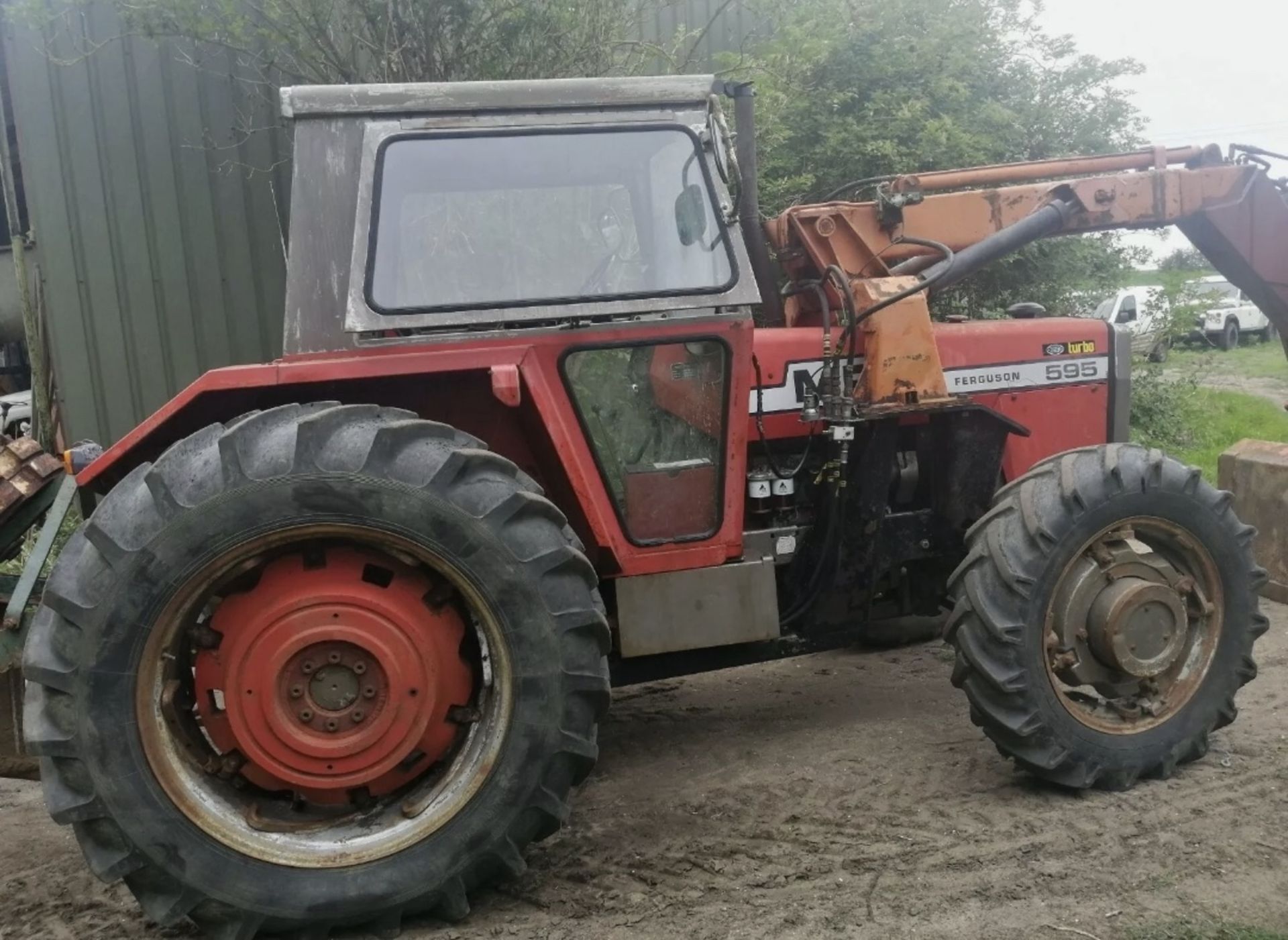Massey 595 4x4 turbo. Has had a new water pump. Back tyres are good front ones are worn. - Image 7 of 12