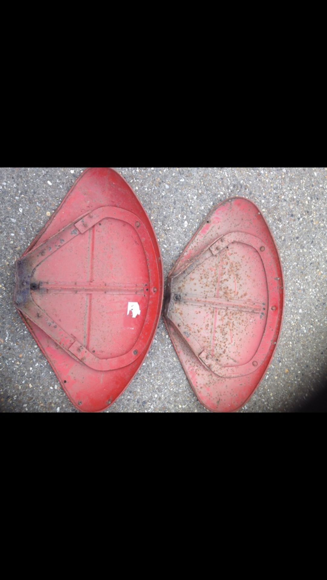 Massey Ferguson wings. Stored near Bungay, Suffolk. No VAT on this item. - Image 2 of 2