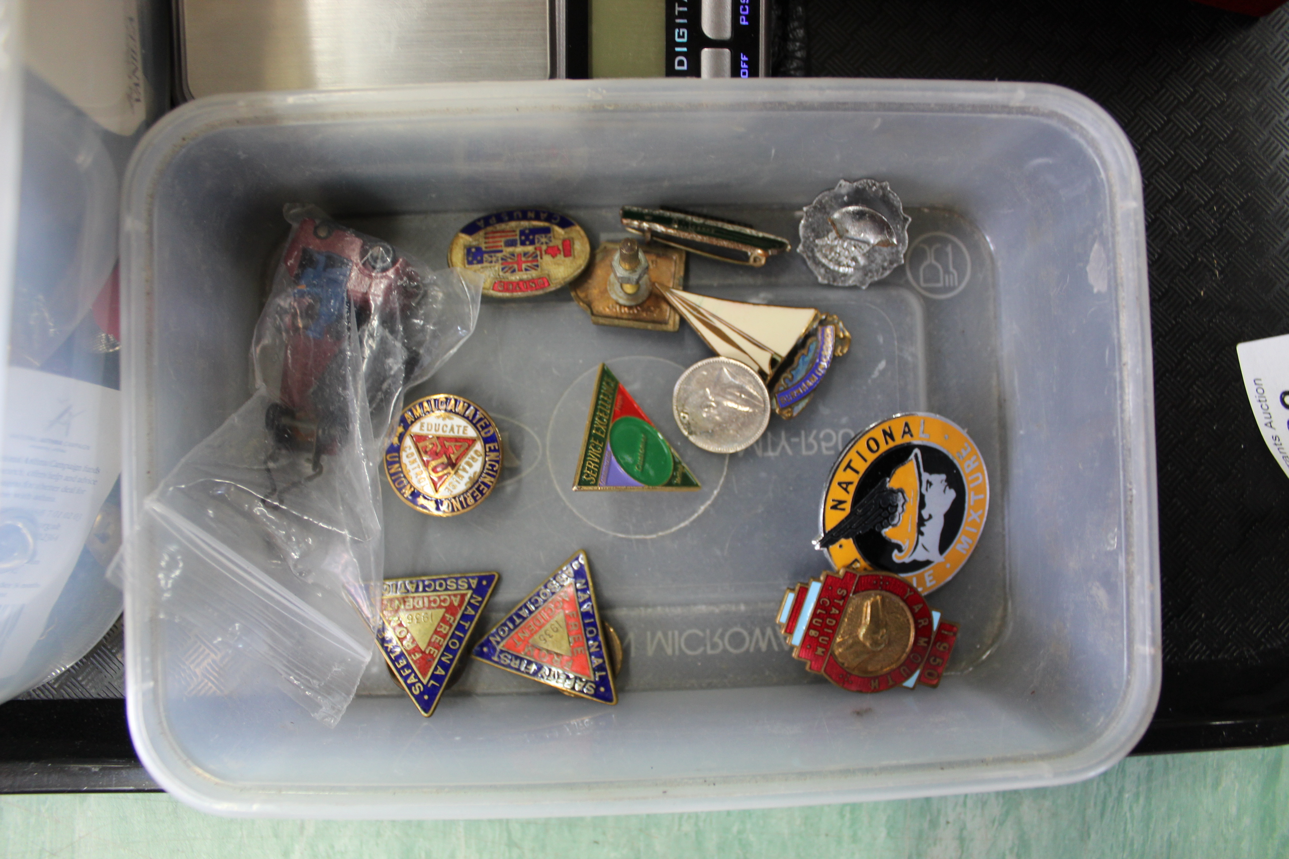 A tray with a tub of collectors badges, a tub of key rings, - Image 4 of 4