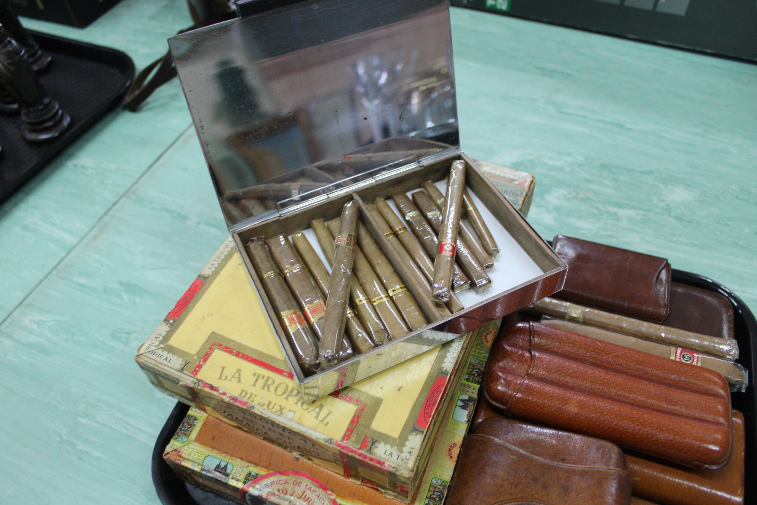 A selection of boxed cigars, Havana and Jamaican, - Image 2 of 2