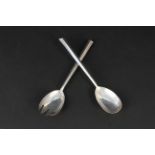 A pair of Elkington silver salad servers, hallmarked Birmingham 1924 (slight dent to handles),