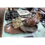 A hand beaten copper tray, copper kettle and jelly mould,