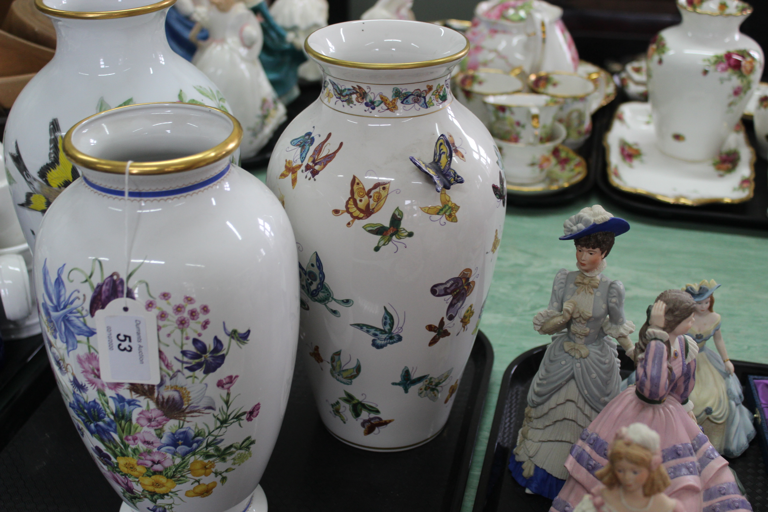 Three porcelain vases with flowers, - Image 3 of 3