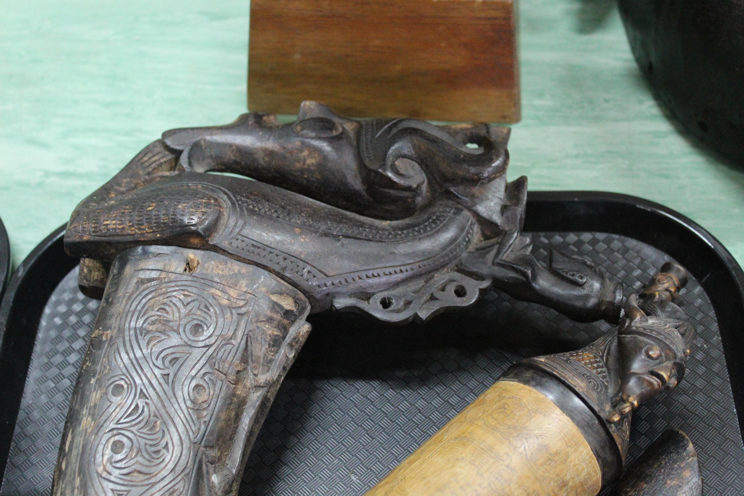 A tray with four various carved wood items including a Leti Island figure, - Image 2 of 3