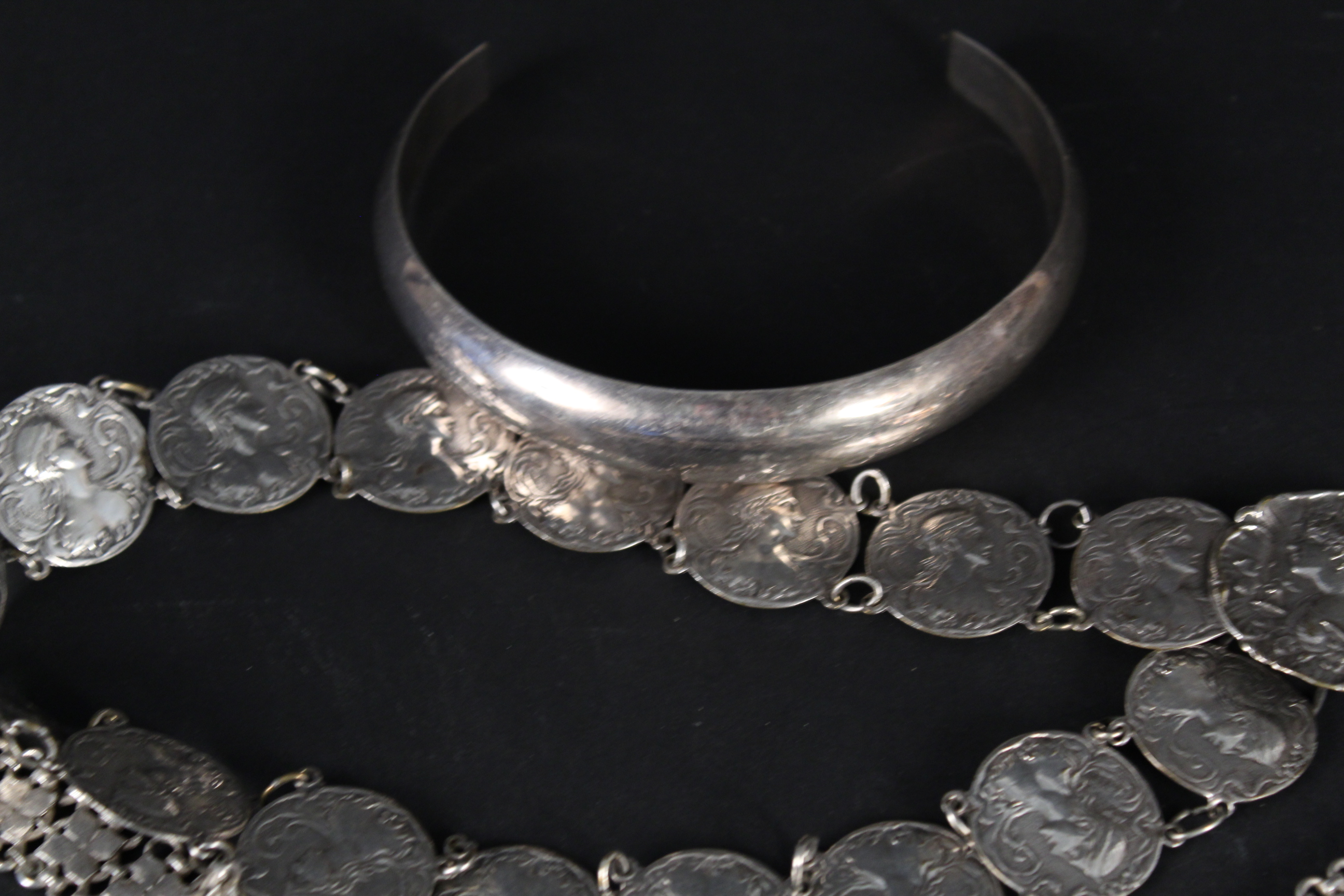 A silver plated belt with circular panels, embossed with female and male busts, - Image 2 of 3