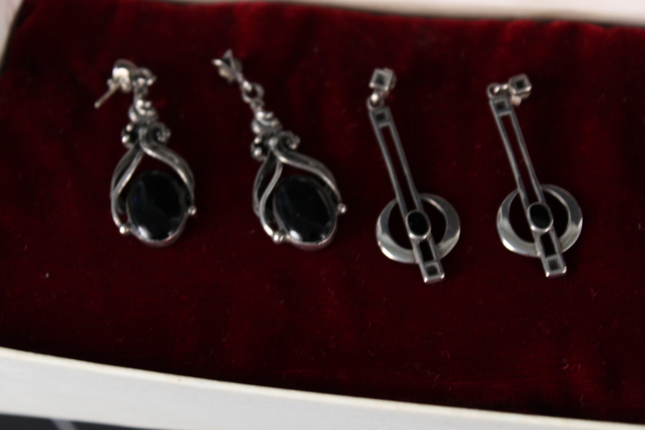 Four pairs of silver earrings - Image 3 of 3