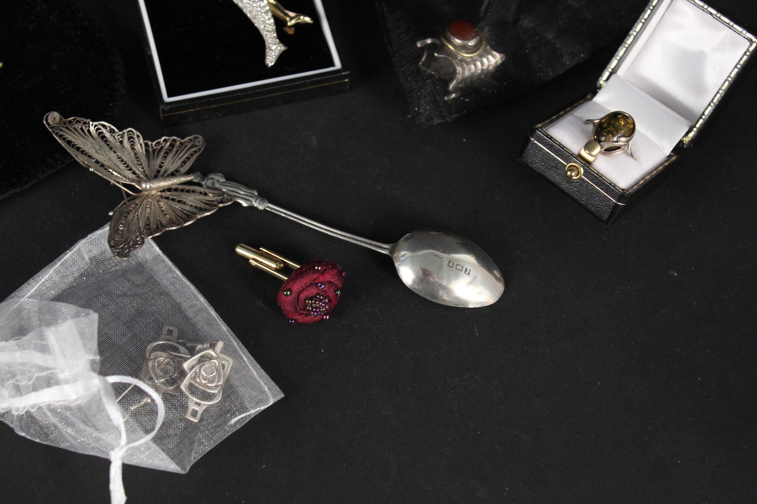 Mixed jewellery to include silver rings, silver earrings, - Image 3 of 3