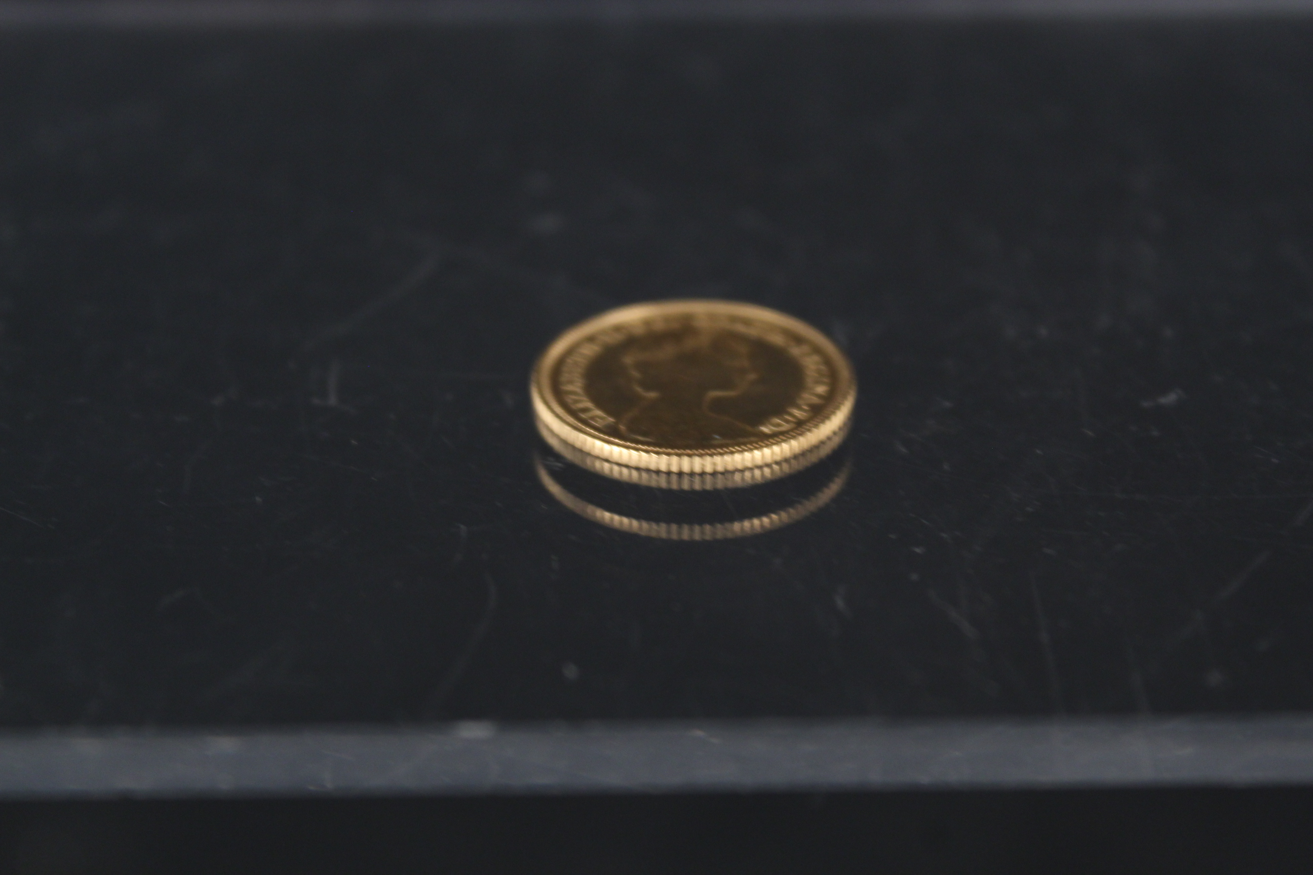 A 1982 half sovereign - Image 3 of 3
