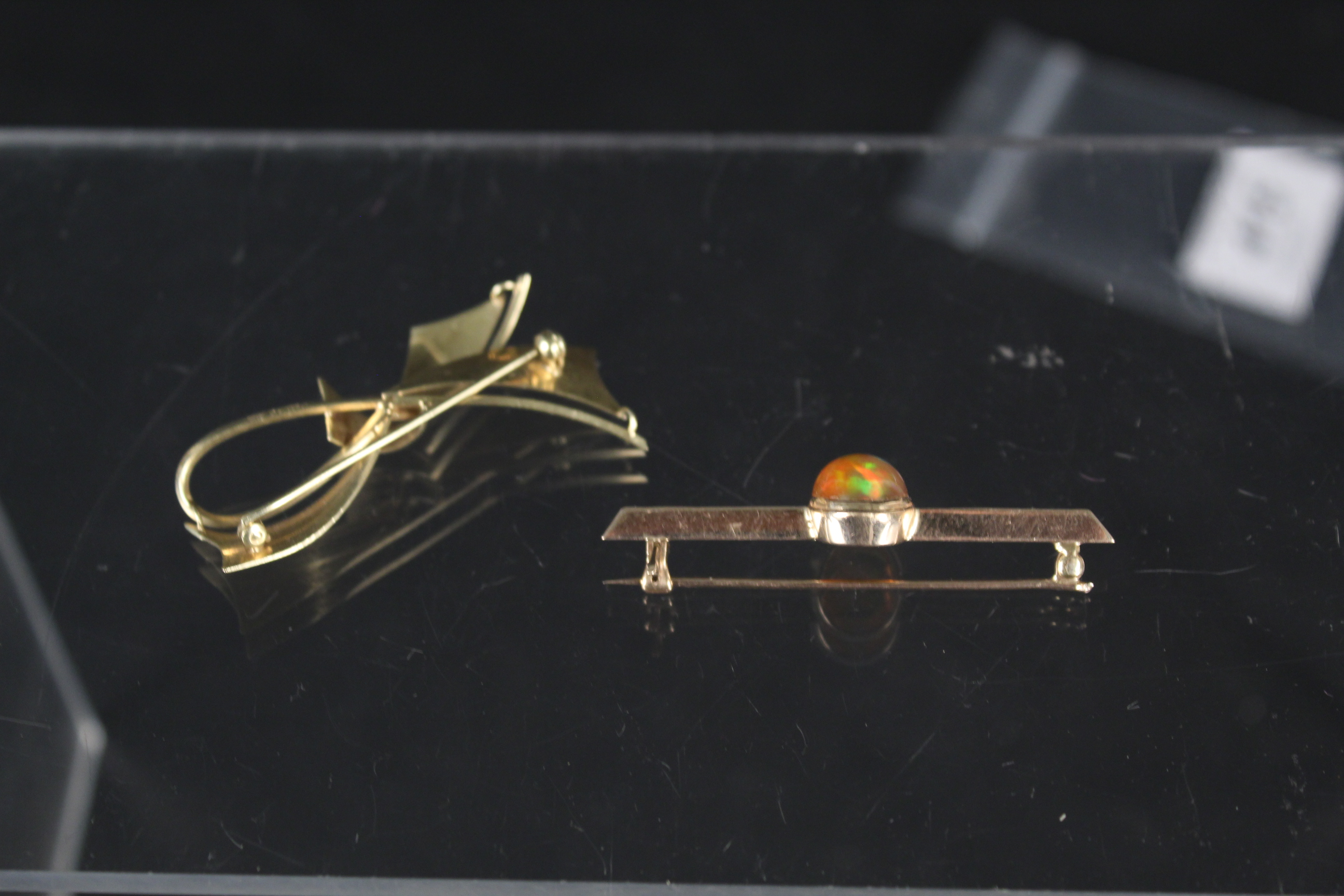 A 14ct gold bowl form brooch together with a yellow metal single stone set brooch, - Image 2 of 3