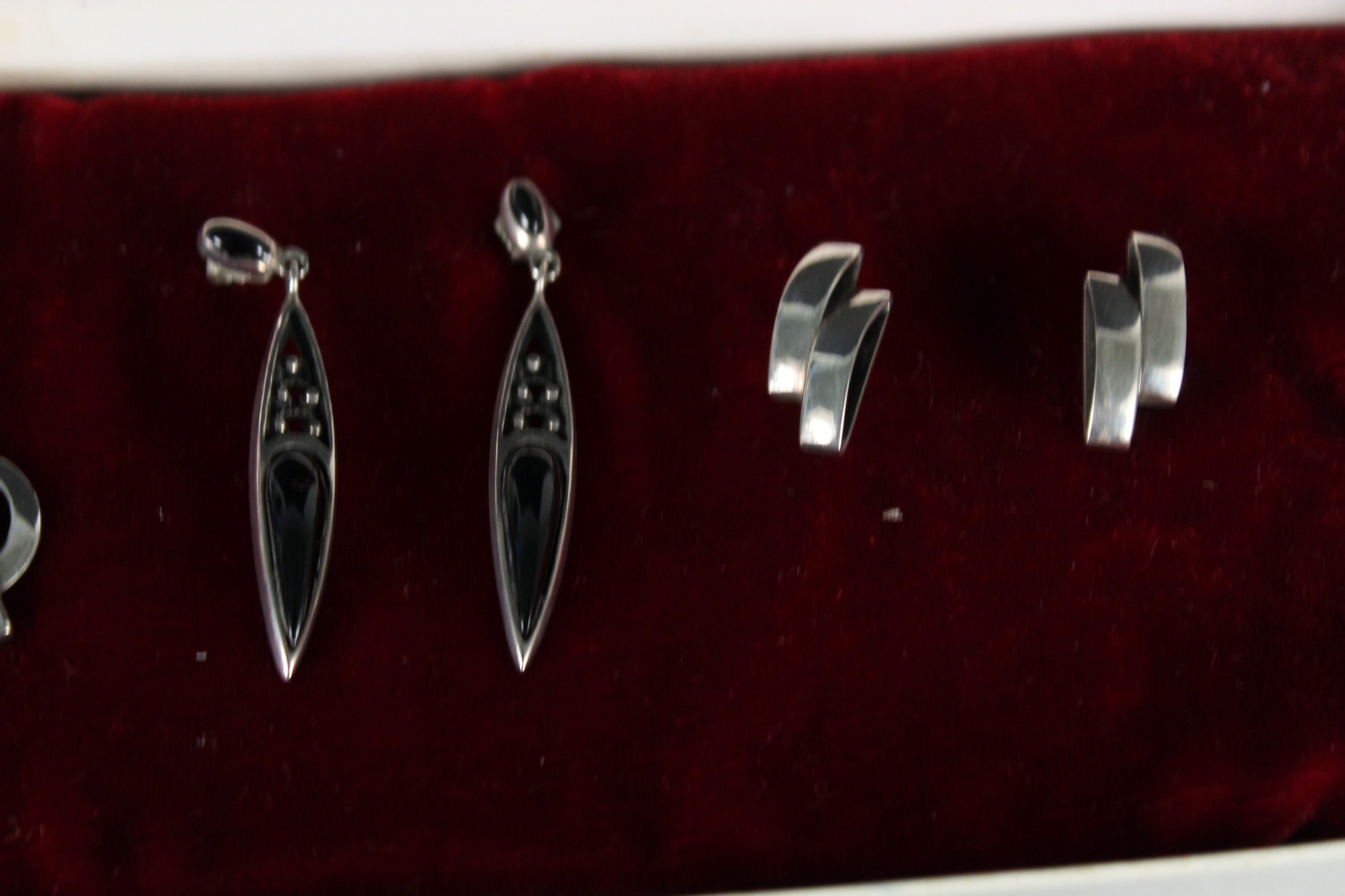 Four pairs of silver earrings - Image 2 of 3