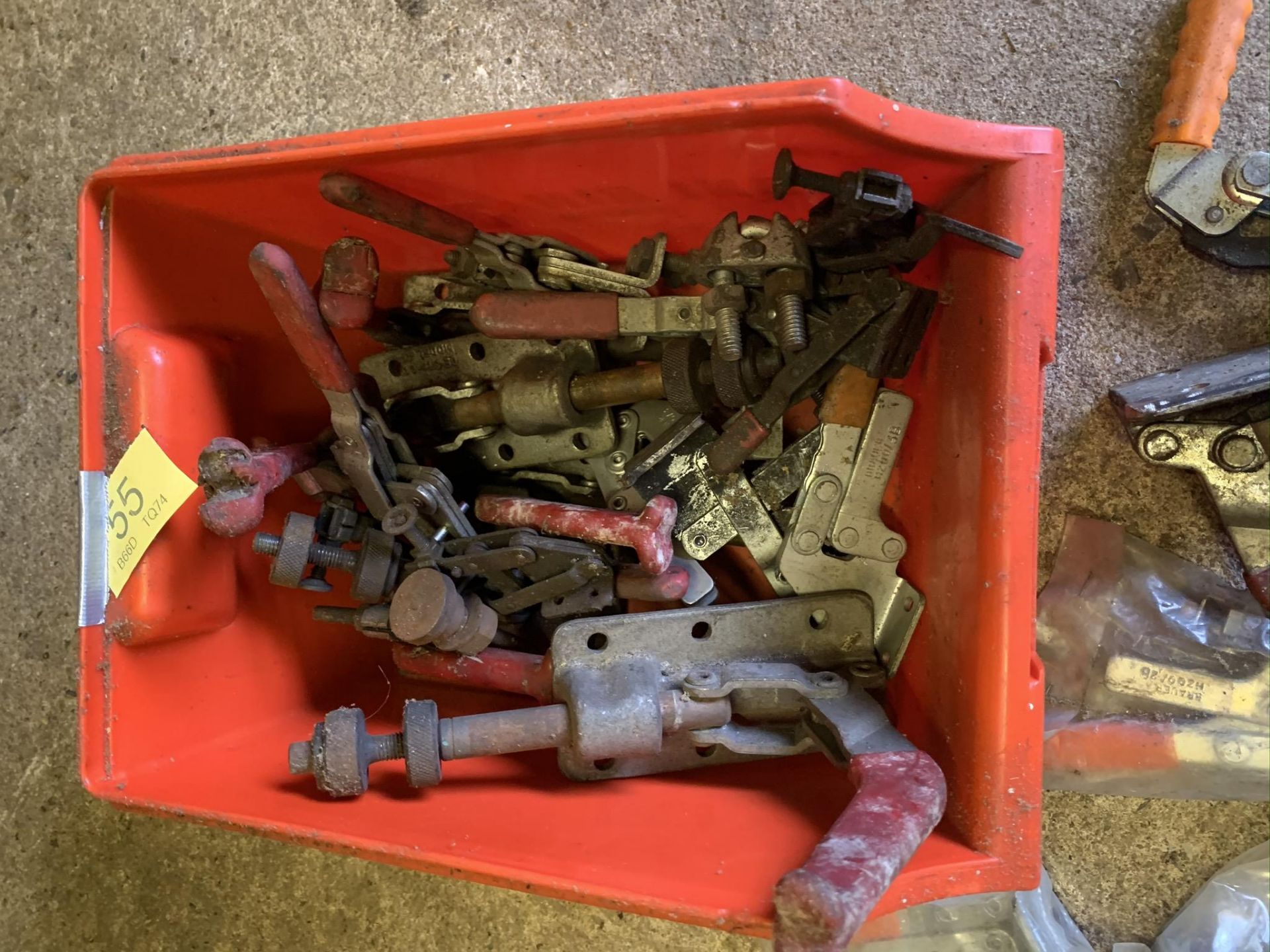 Box of Push/Pull clamps. Stored near Gorleston, Norfolk. No VAT on this item. - Image 3 of 3