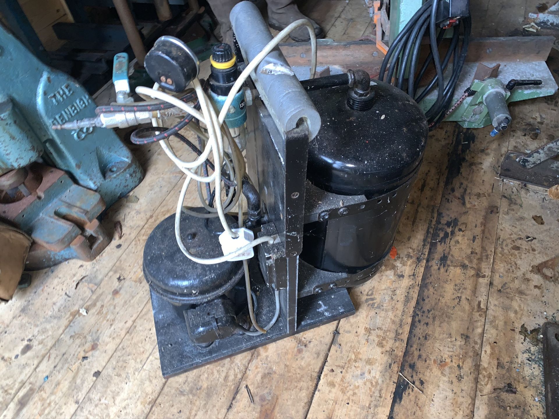 Small Compressor. Stored near Gorleston, Norfolk. No VAT on this lot.