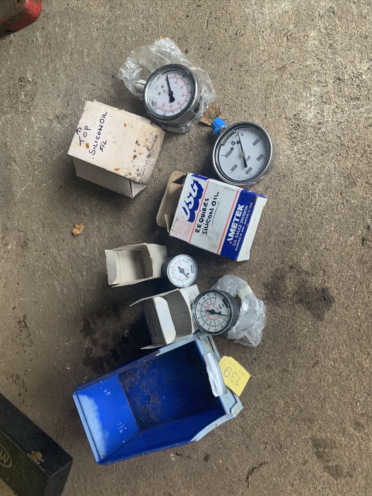 Quantity of Pressure Gauges. Stored near Gorleston, Norfolk. No VAT on this item.