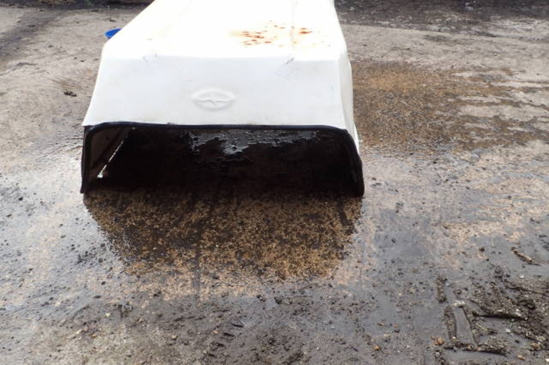 Fibreglass Canopy for a pickup. The canopy is off a unknown vehicle. - Image 3 of 3