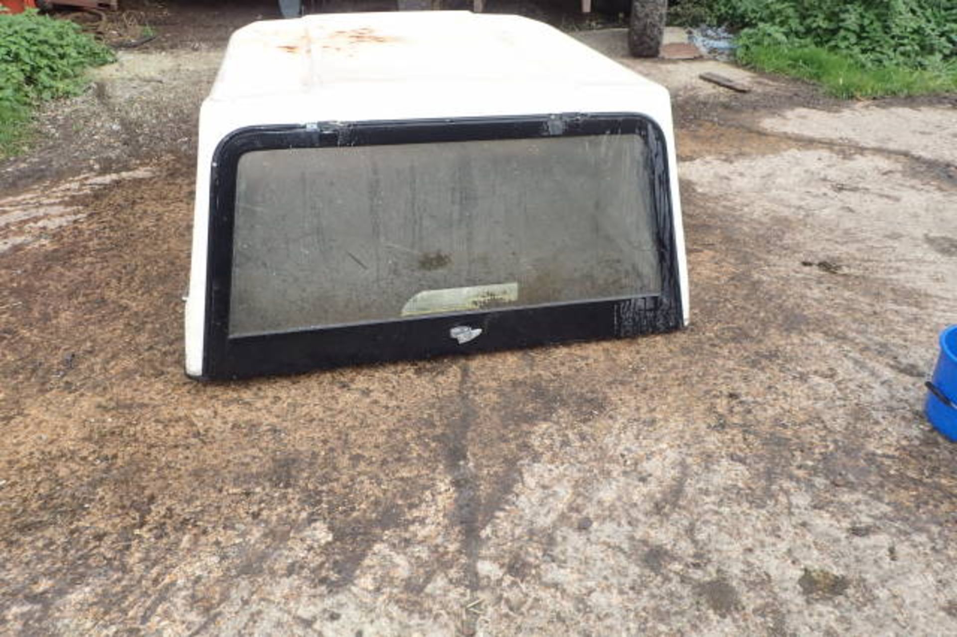 Fibreglass Canopy for a pickup. The canopy is off a unknown vehicle. - Image 2 of 3