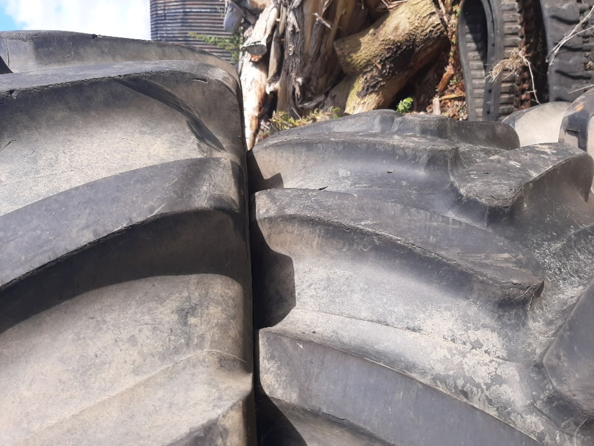 Alliance 540/65 R 30 tyres, they have been on a fast track. - Image 2 of 4