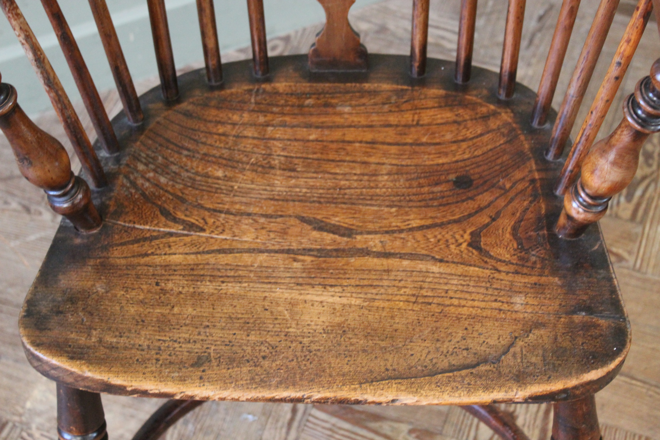An early 19th century yew and elm Windsor chair stamped 'F. - Image 4 of 6