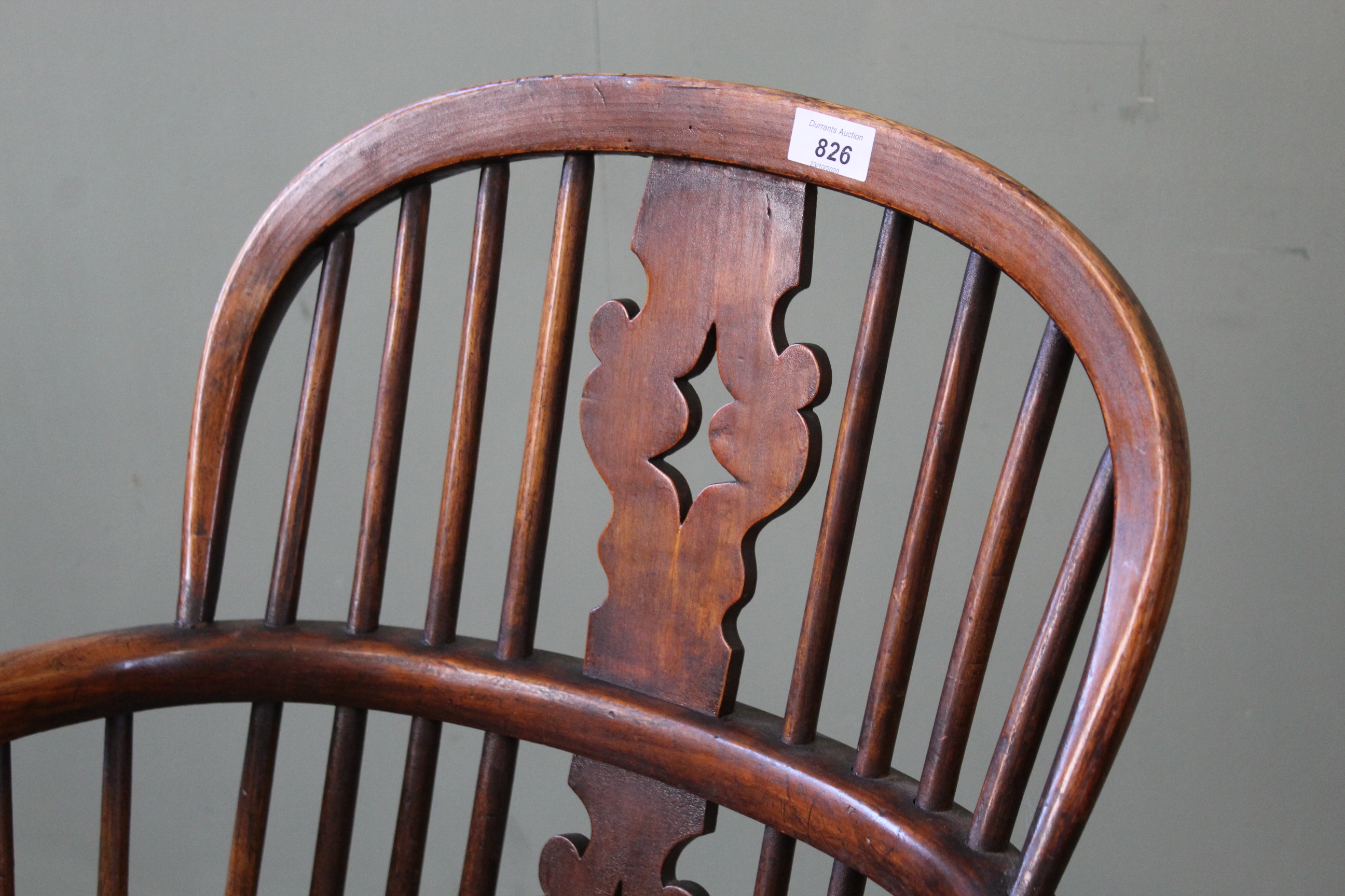 An early 19th Century elm Windsor chair - Image 2 of 6