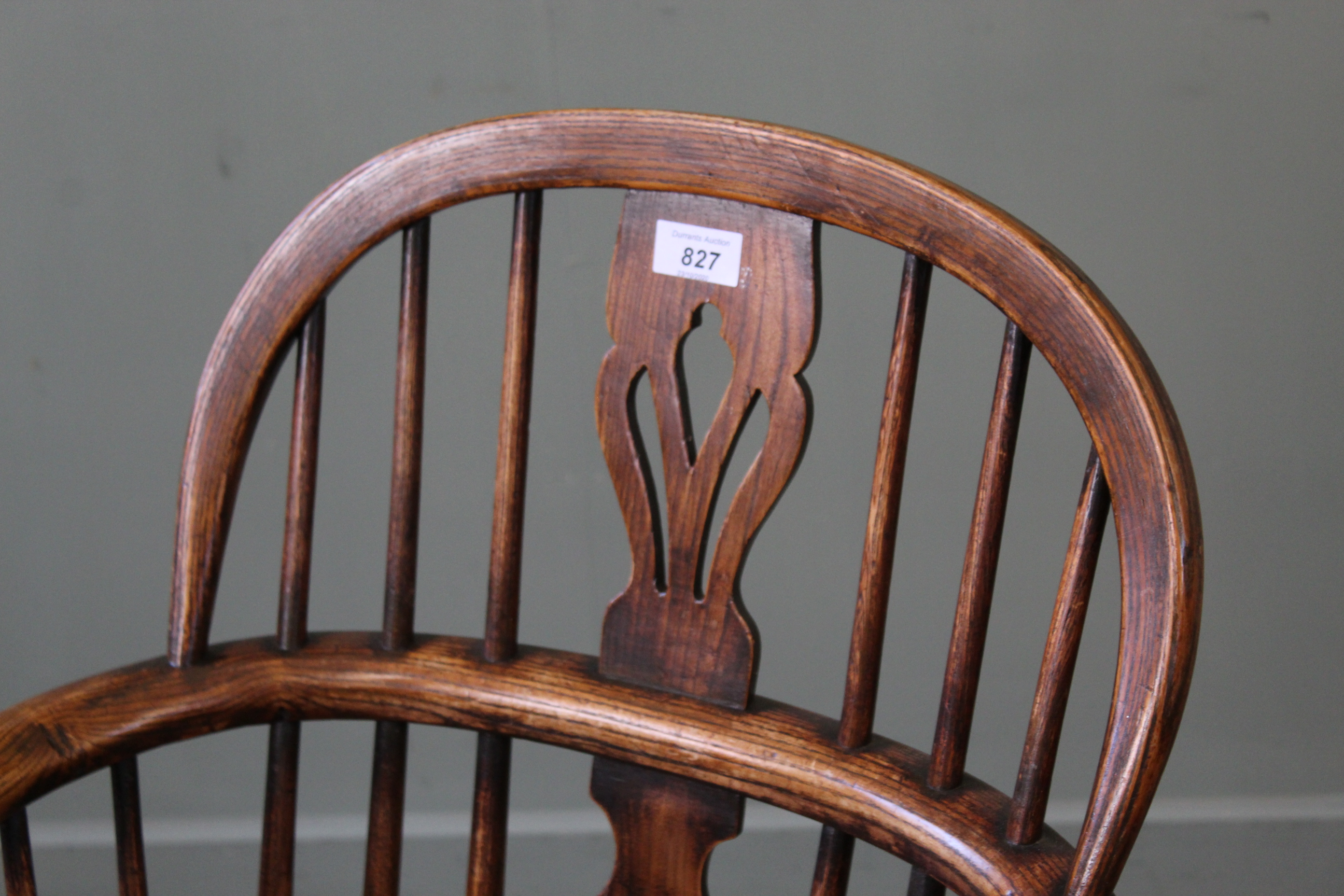 An early 19th Century elm Windsor chair - Image 2 of 6