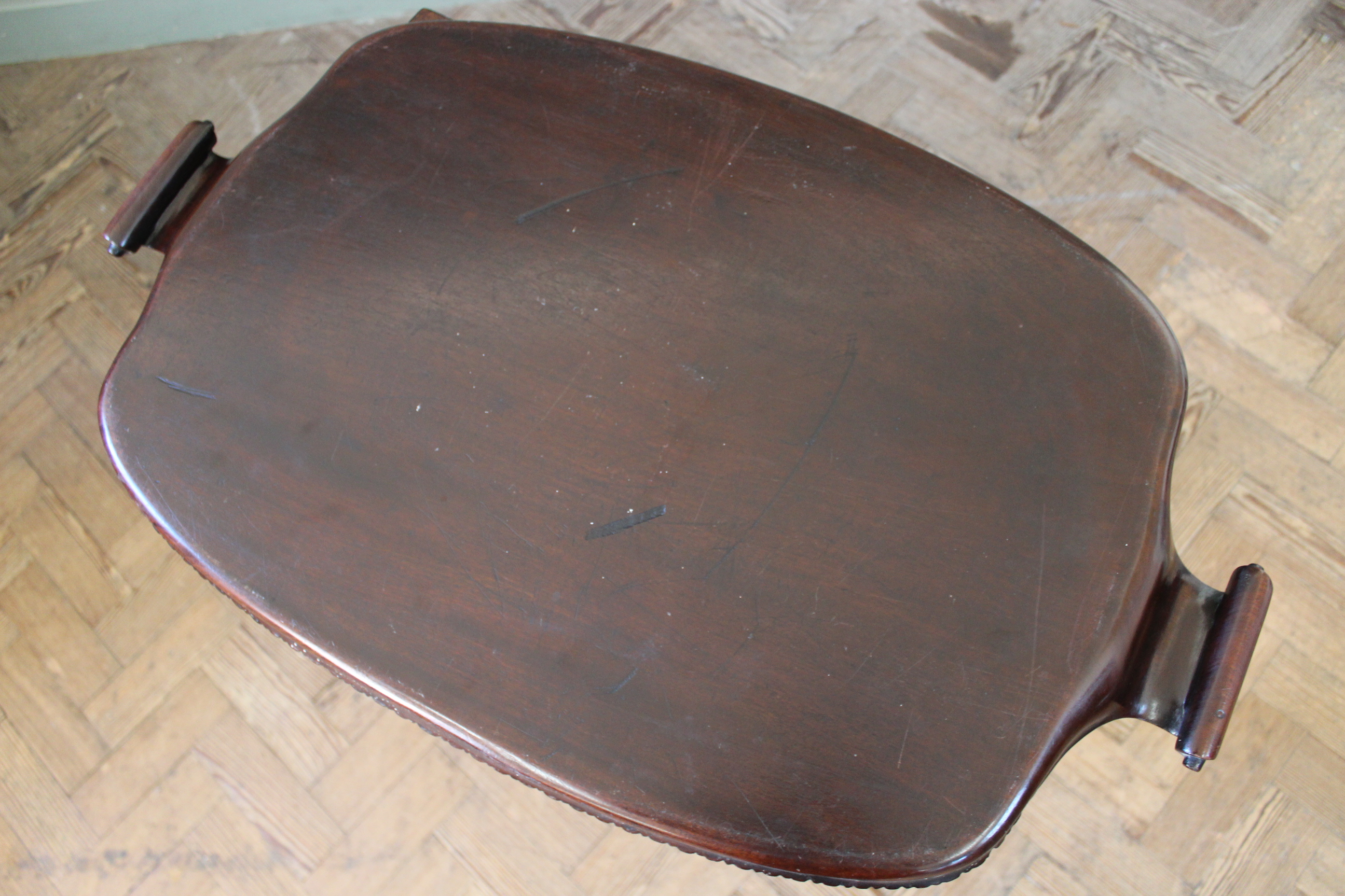 An George III carved mahogany butlers tray - Image 3 of 3