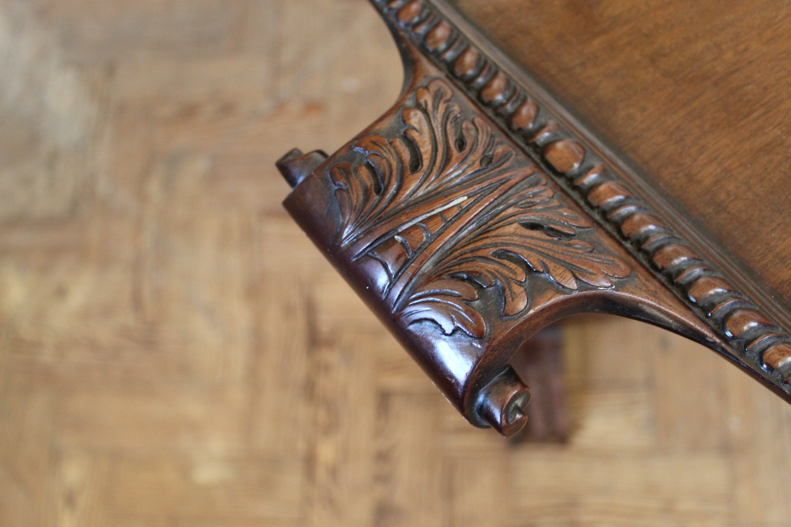 An George III carved mahogany butlers tray - Image 2 of 3