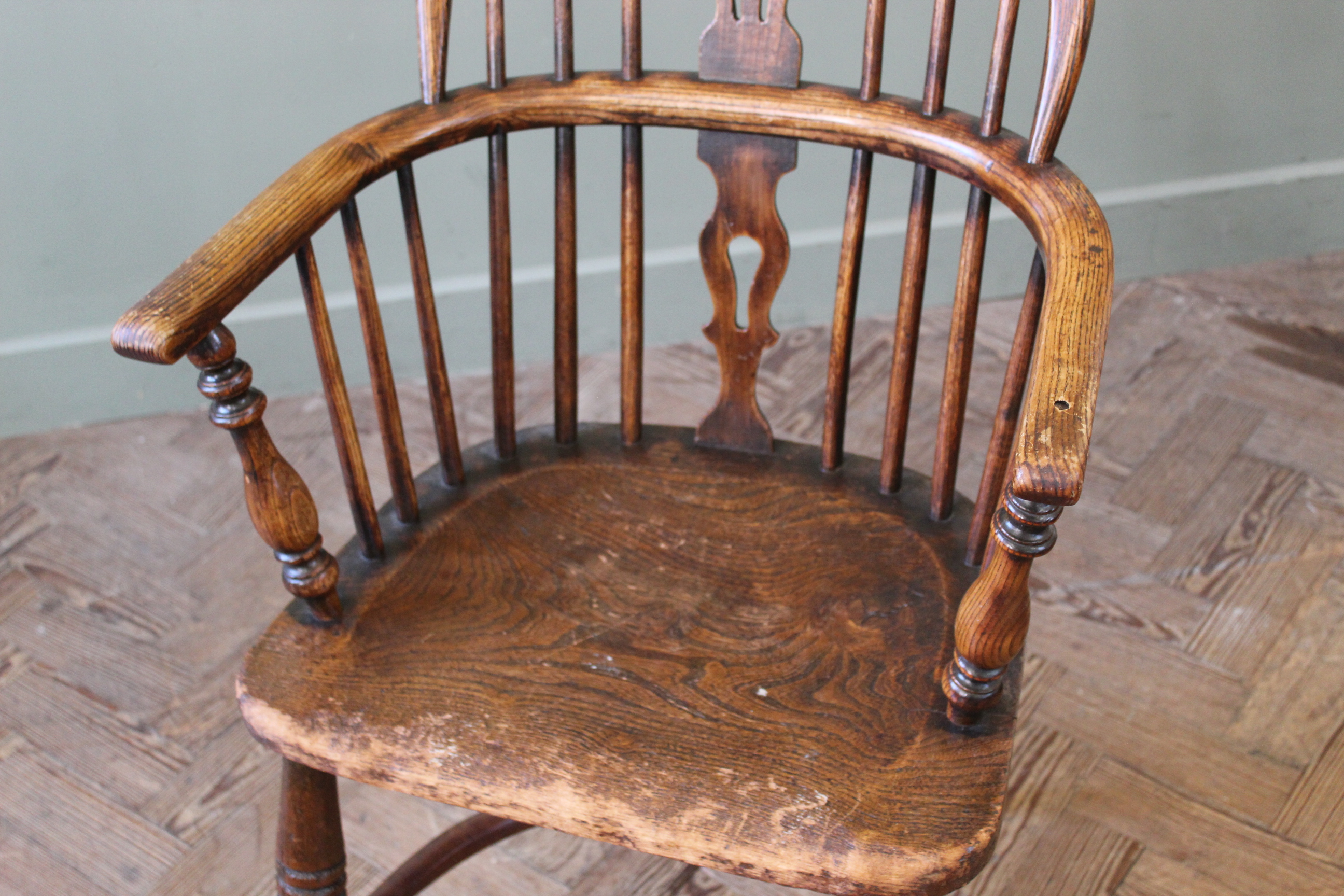 An early 19th Century elm Windsor chair - Image 3 of 6