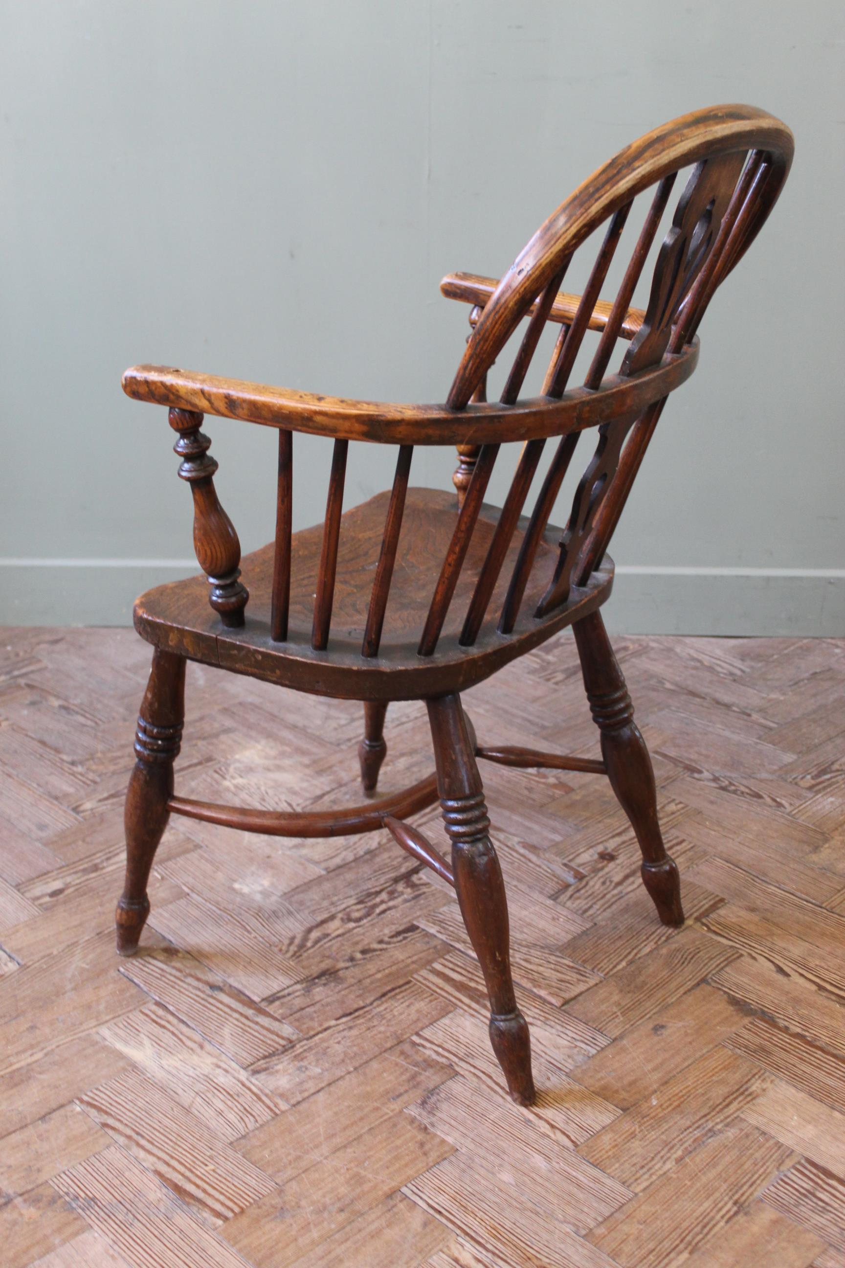 An early 19th Century elm Windsor chair - Image 6 of 6